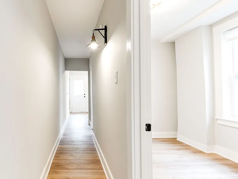 Great Renovated Two Bedroom Apt in the Heart of Church Hill — Photo 14