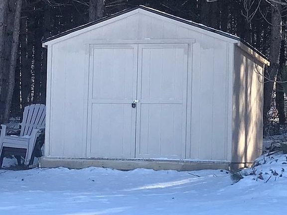 3rd image of 9945 Banwell Rd