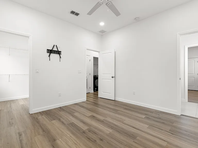 210 E Columbus Dr #1 — Photo 22