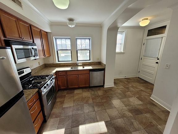 4th image of 4818 N Paulina St