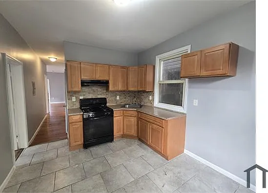 3 bed, $2,350 — Photo 1