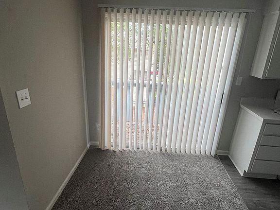 4th image of 1902 Meadowlark Ln Unit 27