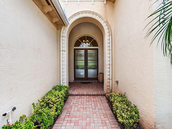 4th image of 17728 Villa Club Way