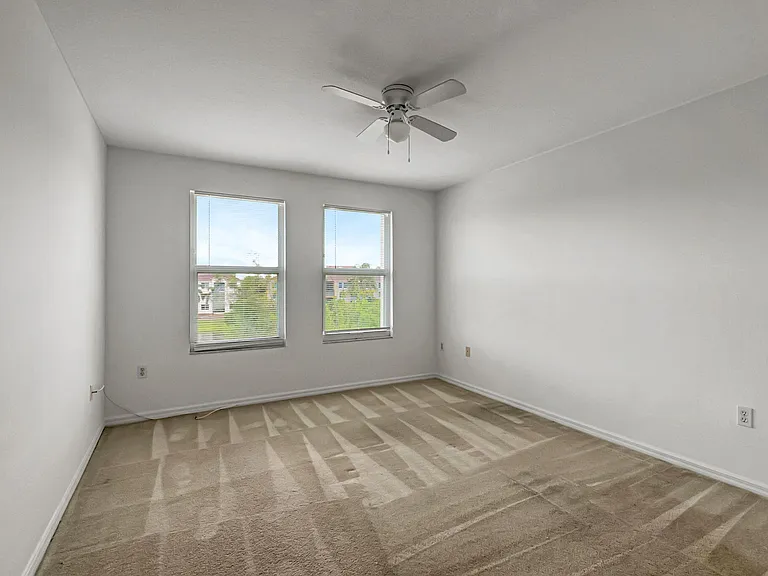 920 Villa Cir — Photo 17