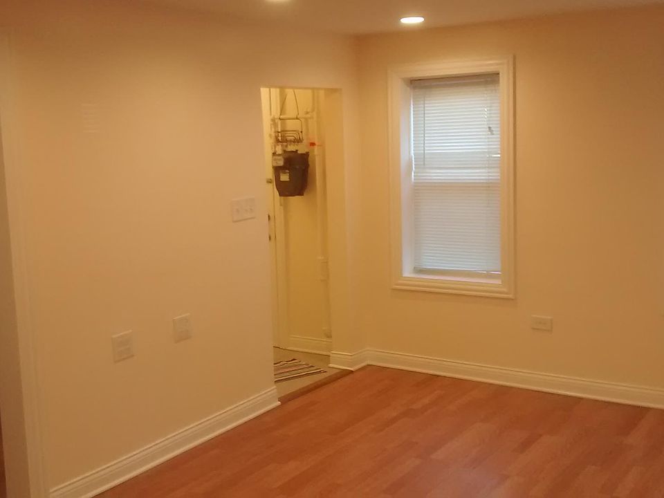 2nd image of 3624 S Winchester Ave #Garden