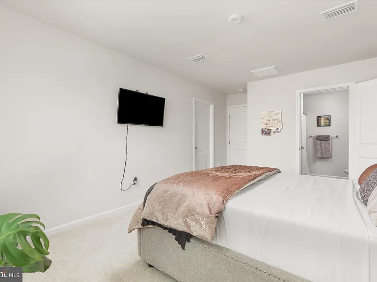 130 Calais Pl — Photo 32