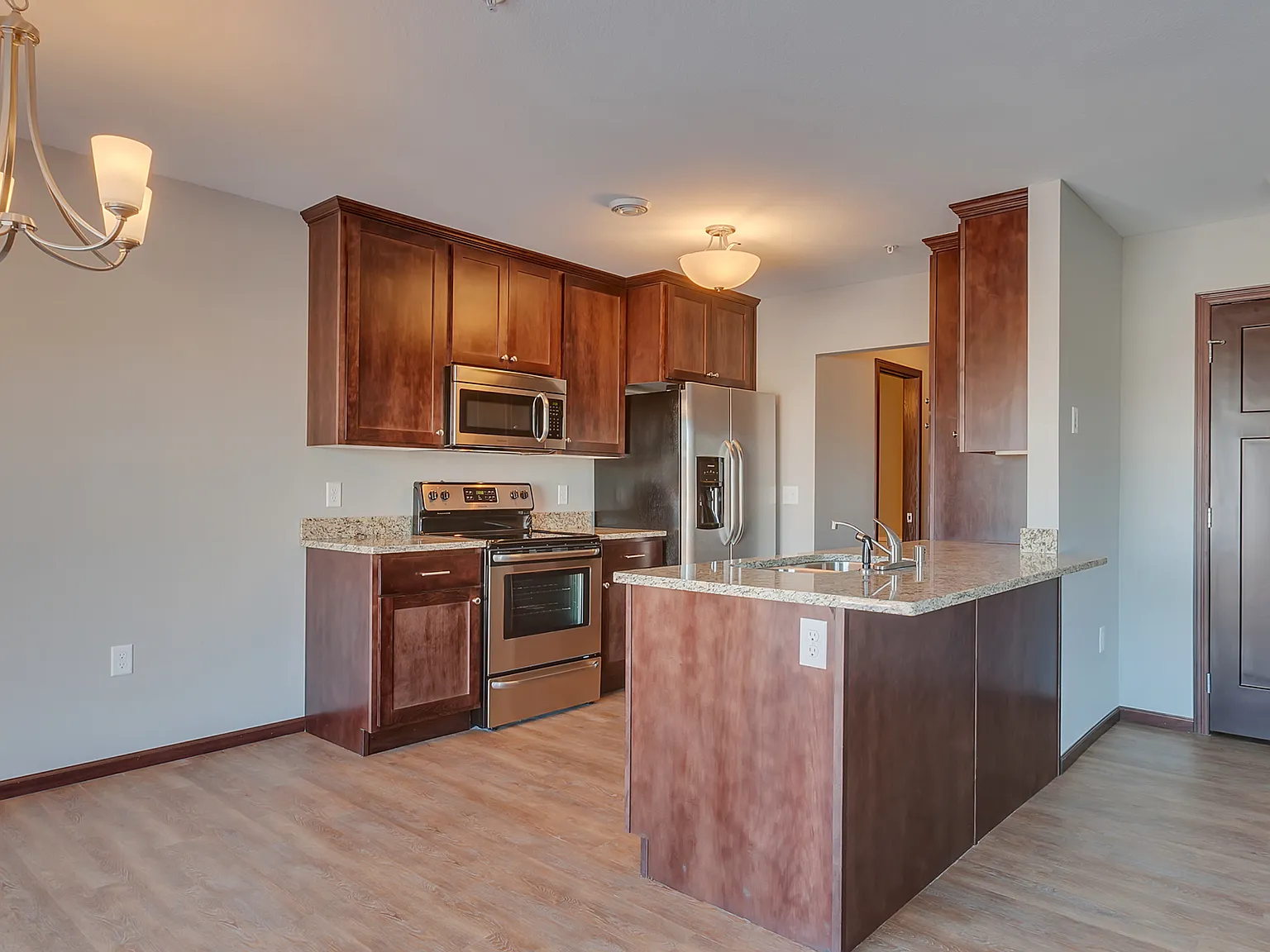 3 bed, 1700 sqft, $2,225 — Photo 3
