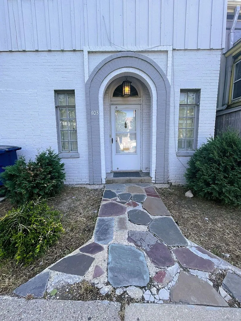 3-Bedroom House by Central Campus with Private Courtyard & Laundry | Flexible Lease Start Date — Photo 3