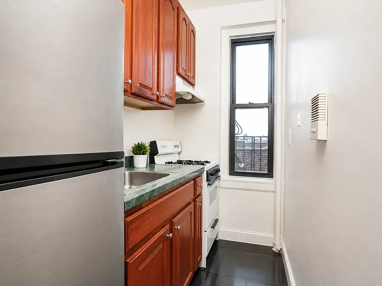 1224 Saint Nicholas Ave #5H — Photo 2