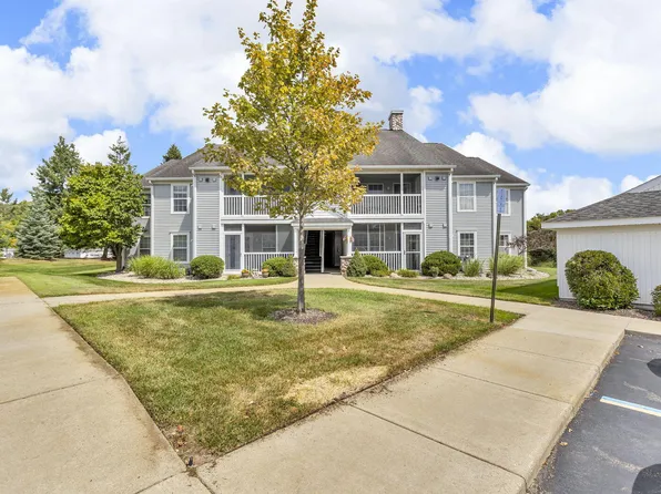 745 W Barrington Cir, Jackson, MI 49203