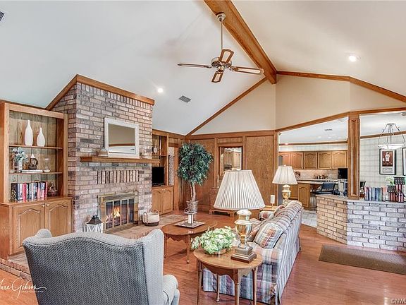 5th image of 2214 Surrey Ln