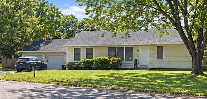 3 bed, 1975 sqft, $2,895 — Photo 2