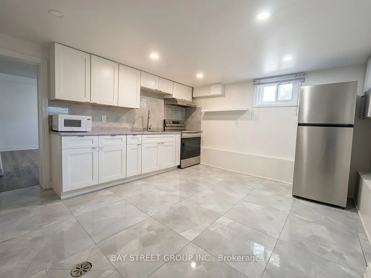 3 bed, $2,000 — Photo 2