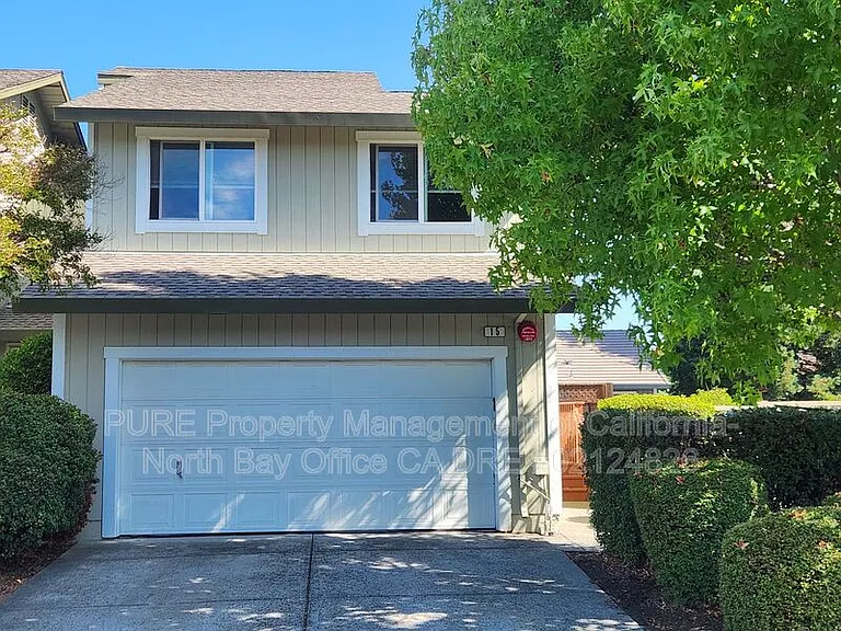 15 Regents Cir — Photo 2