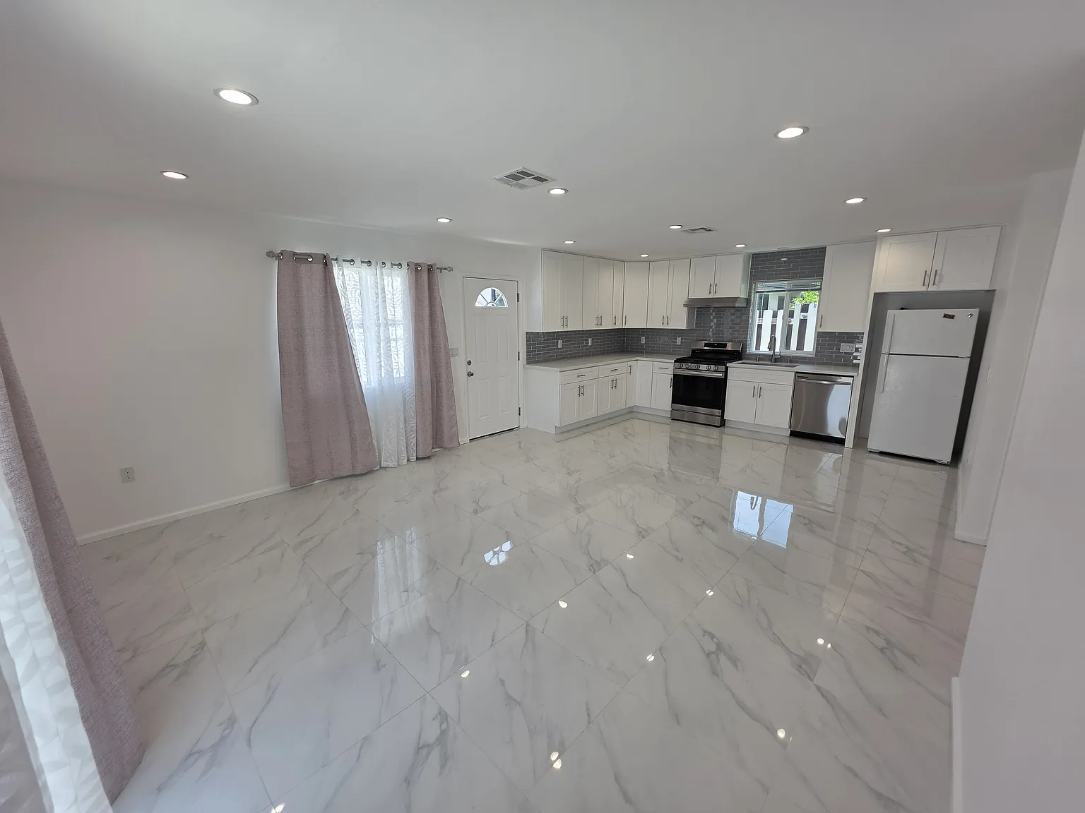2 bed, 988 sqft, $2,795 — Photo 3