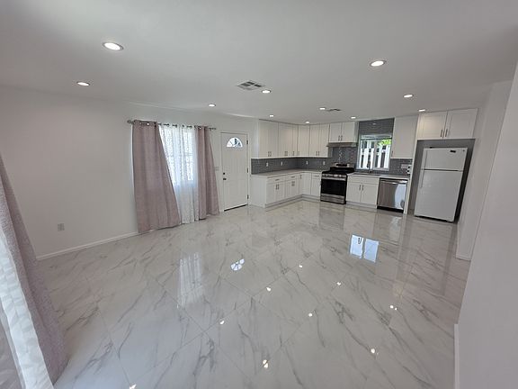 3rd image of 10924 Woodward Ave