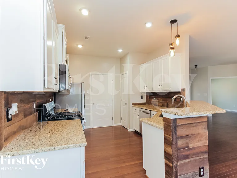 12204 Flatbush Dr — Photo 7