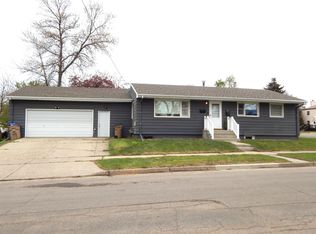 811 12th St NW, Minot, ND 58703