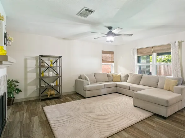 2213 Bresee Dr, Carrollton, TX 75010