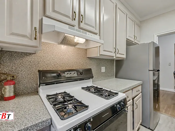 915 East 17th Street image 11 of 29