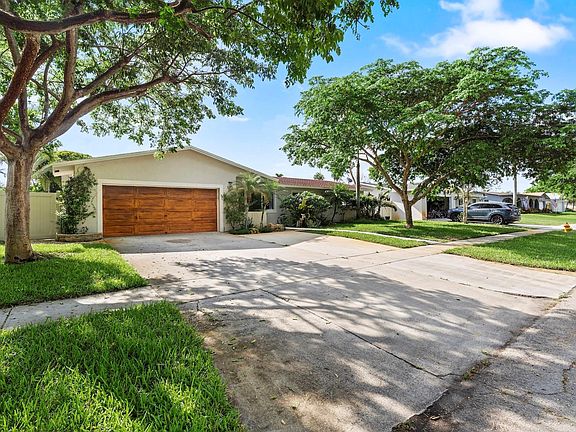 2nd image of 520 NW 42nd Avenue