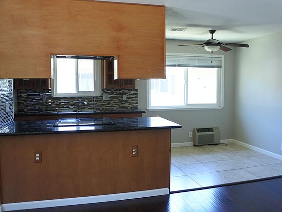 3rd image of 886 Gilchrist Dr