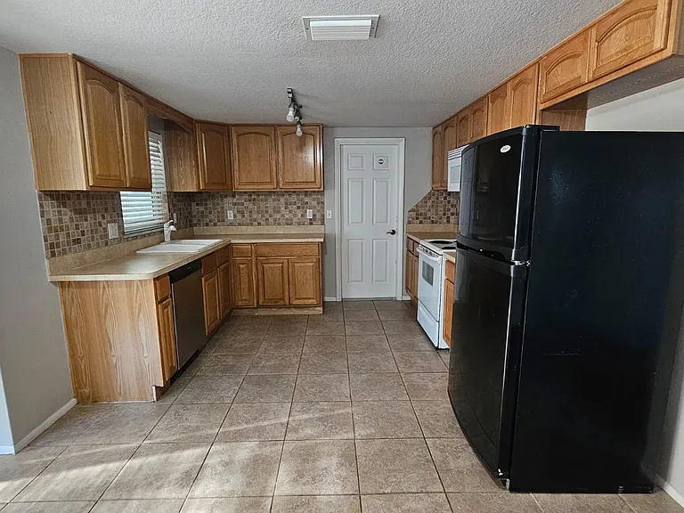 1525 Plum Tree Rd — Photo 8
