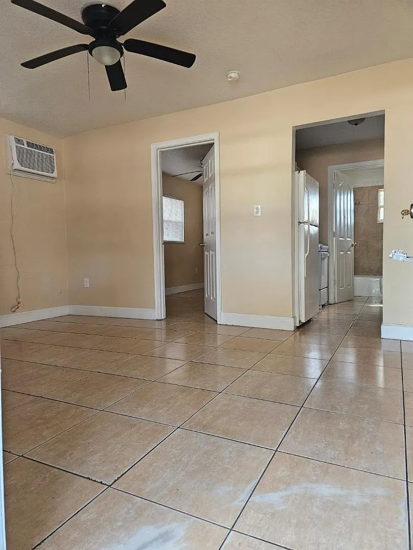 1000 E Magnolia Ave - A — Photo 1