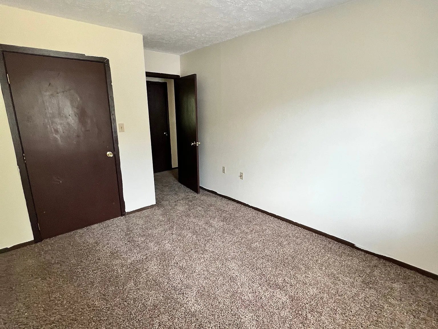 2 bed, 1.0 bath, $600 — Photo 1