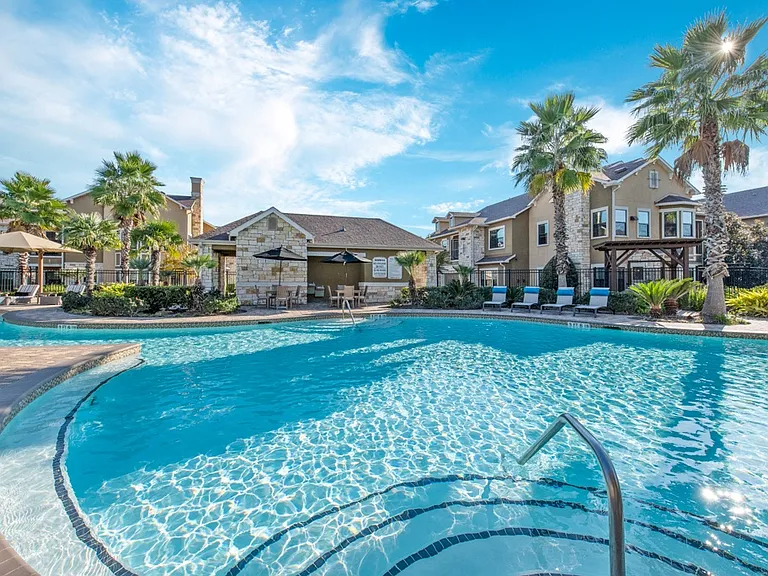 Avenues at Tuscan Lakes — Photo 33