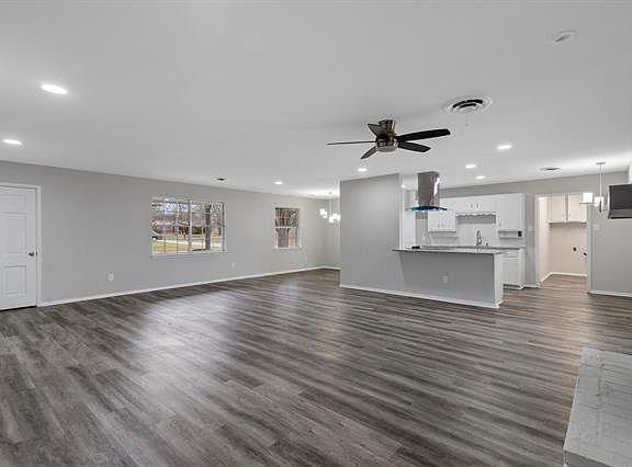 4th image of 5601 Lubbock Ave