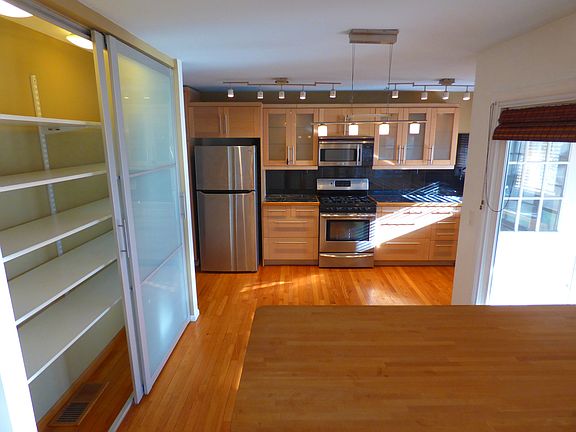 5th image of 1345 Hassell Dr