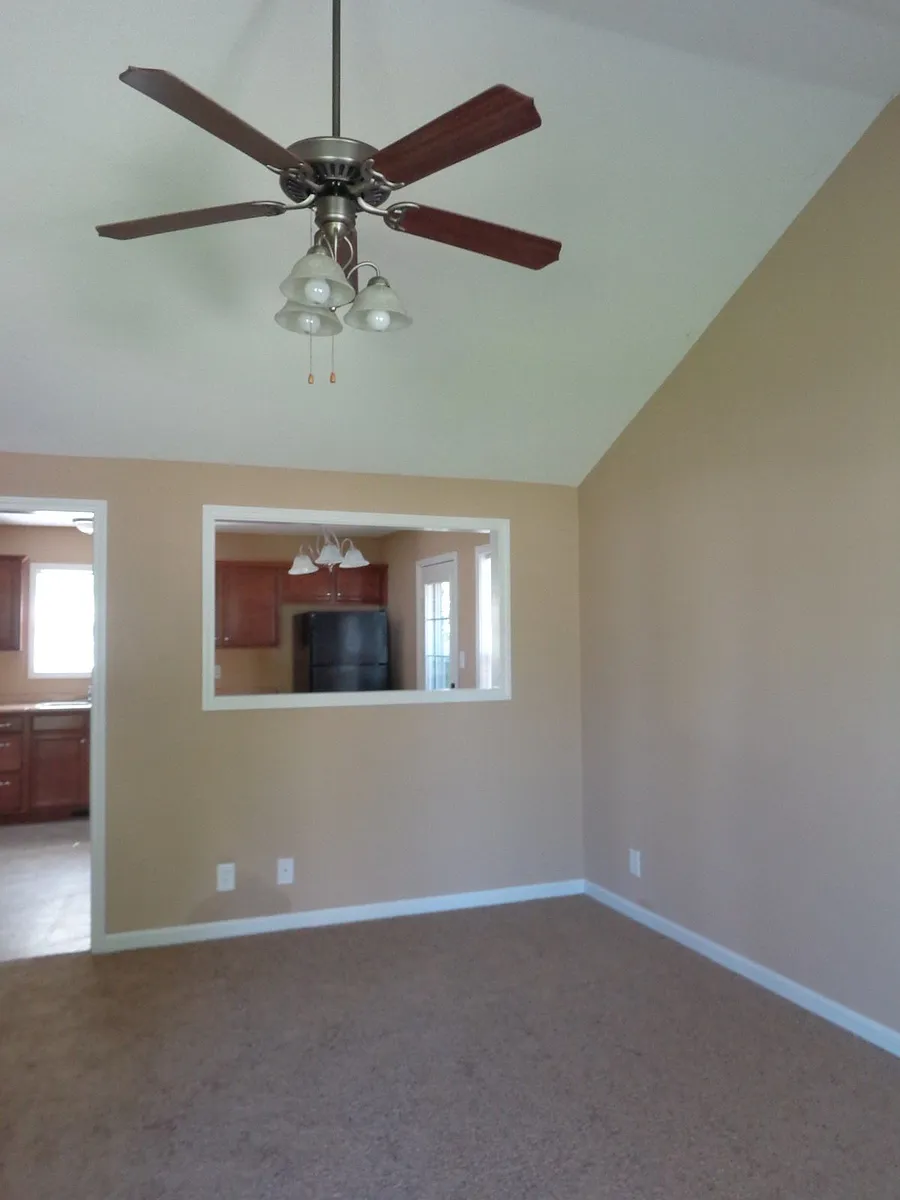 Building Photo - 549 Jacquie Dr