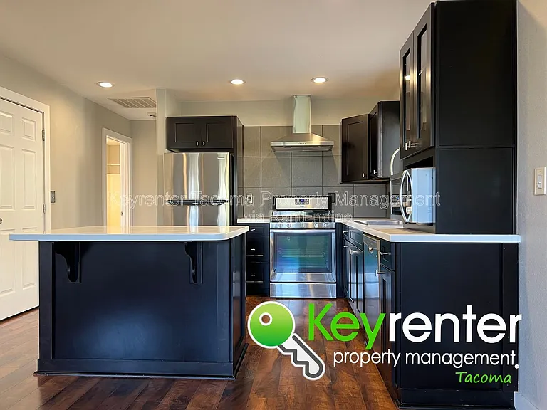 628 N Steele St — Photo 4