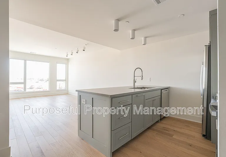 934 Hangar Dr #6 — Photo 6