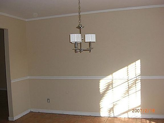 5th image of 829 Warwick Dr