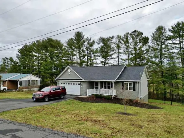 245 Courtland Cir, Galax, VA 24333