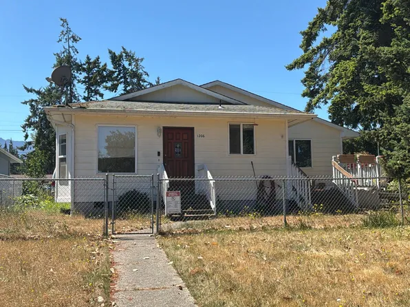 1206 W 15th St, Port Angeles, WA 98363