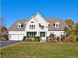 26 Pembroke Dr, Glen Cove, NY 11542