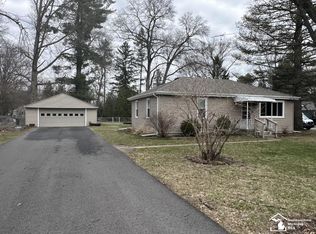 1142 S Park Dr, Temperance, MI 48182