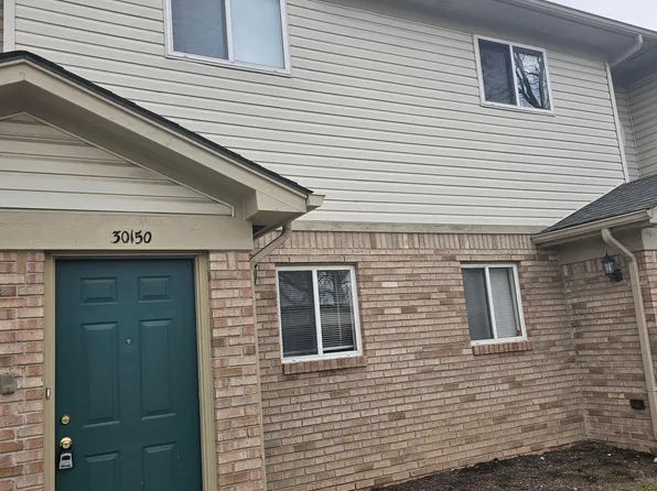 30150 Wedgewood Cir, Roseville, MI 48066