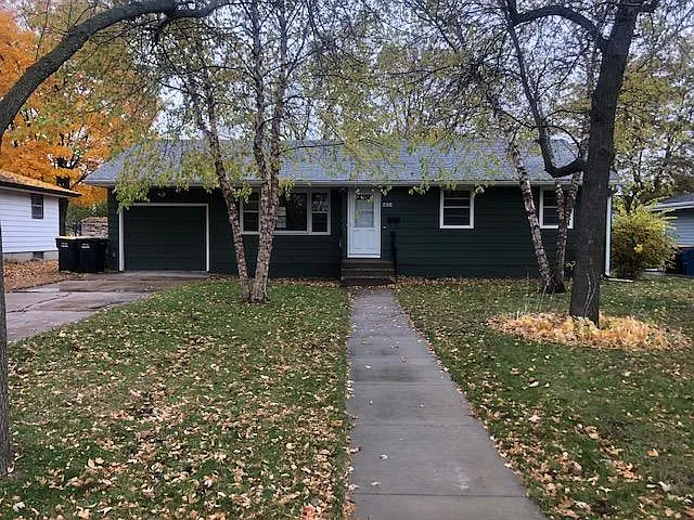 924 Apgar St S — Photo 1