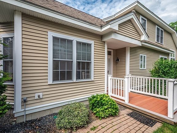 4th image of 308 Sprucewood Ln #308