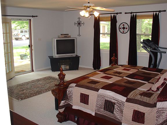 Huge MBR Suite w/Bath