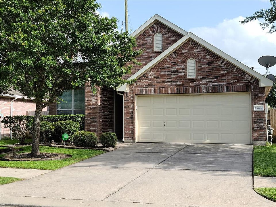 1st image of 15926 Hidden Crest Dr