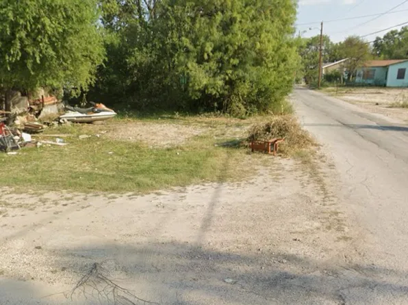 100 Minjares St #1, Del Rio, TX 78840