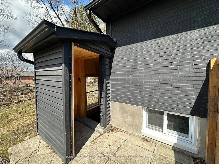 36 Queen St #BASEMENT — Photo 2