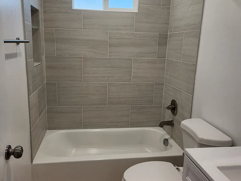 915 W 8th St #2 — Photo 9