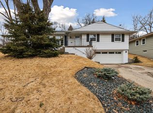 5132 Meadow Rdg, Edina, MN 55439