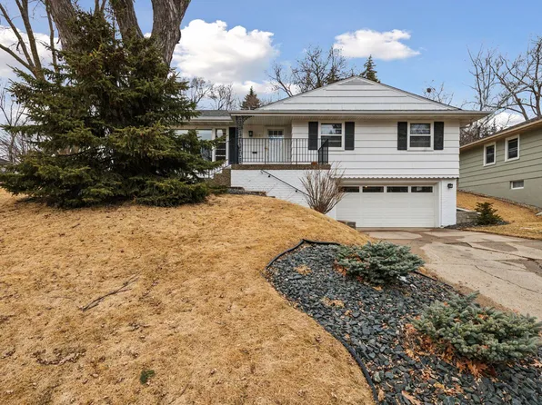 5132 Meadow Rdg, Edina, MN 55439